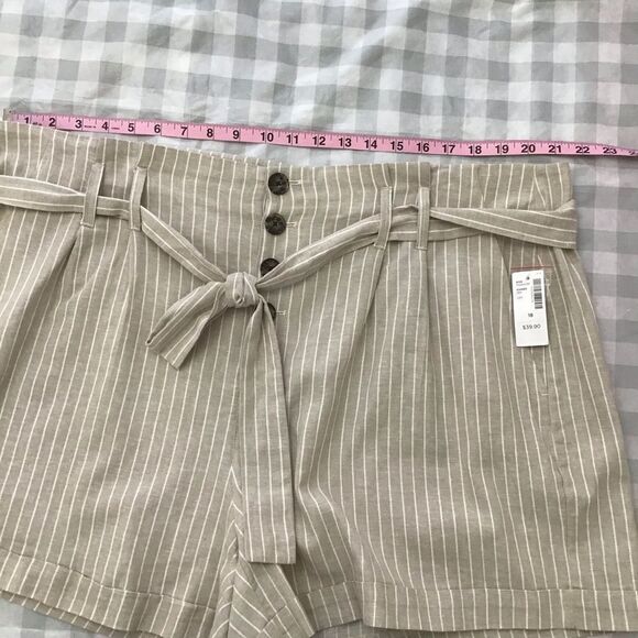 2/40$ Reitmans Beige Striped Linen Cotton Resort Bermuda Shorts NWT plus size 18 - Picture 2 of 11